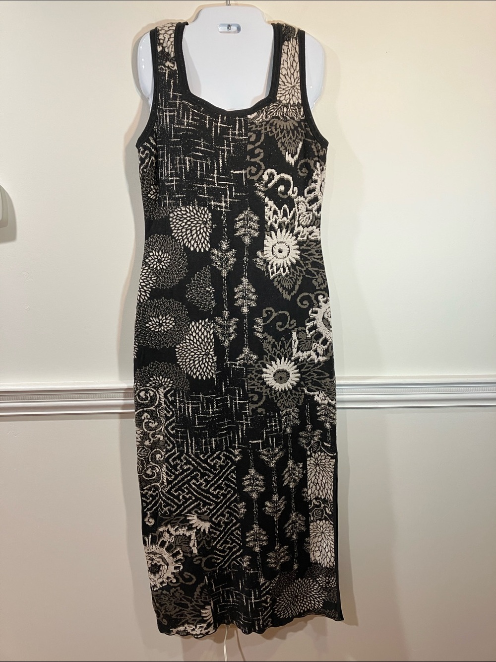 Peruvian Connection Sleeveless Black and Cream Patterned Midi Dress M